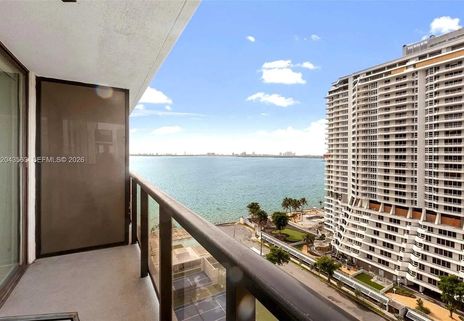 Charter Club Condo — Photo 2