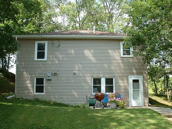 Walkout w/private yard.