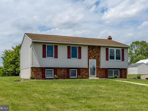 221 W Hamilton Ave, Myerstown, PA 17067