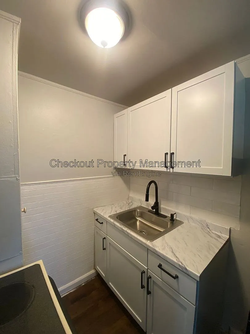 1 bed, 1.0 bath, 700 sqft, $795 — Photo 2