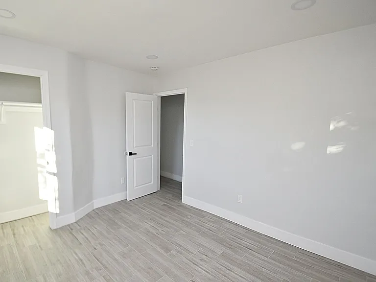 3445 Newton Ave — Photo 18