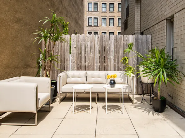 2 Fifth Avenue image 1 of 12