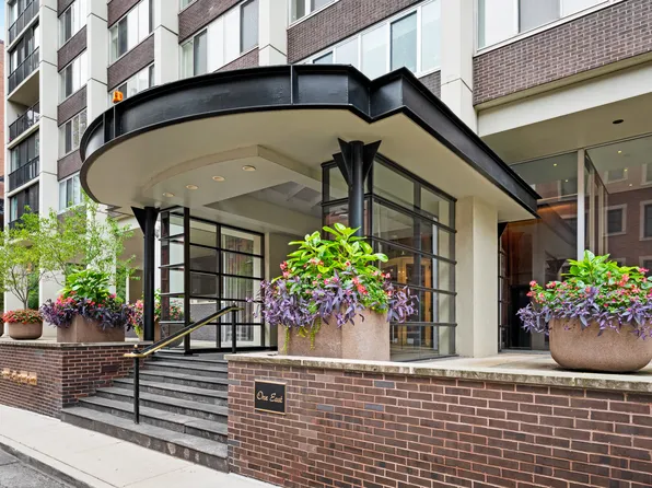 1 E Schiller St APT 10D, Chicago, IL 60610