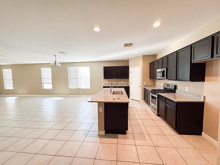 4121 W Crescent Rd — Photo 3