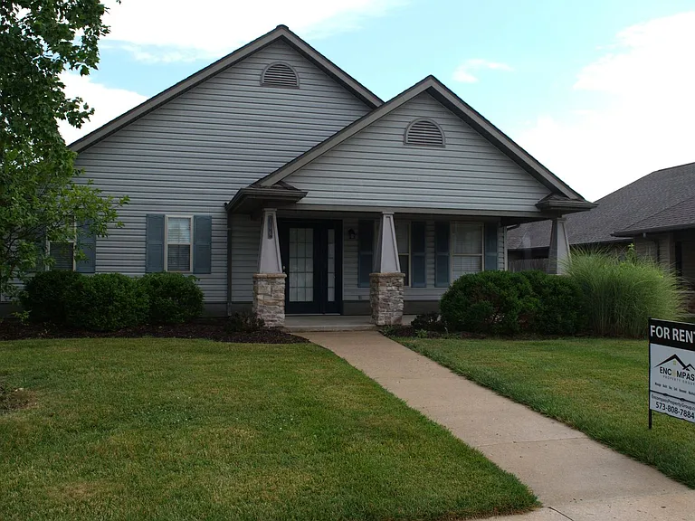 106 Corcoran Dr — Photo 2