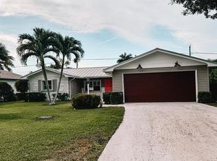 8053 SE Carlton St, Hobe Sound, FL 33455