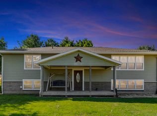 1374 290th Ave, Charlotte, IA 52731