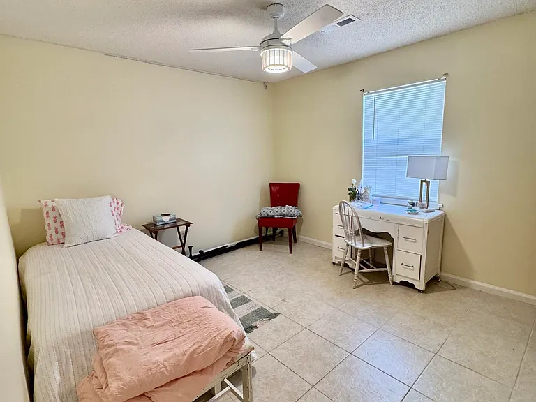 233 Wyndham Cir #A — Photo 9