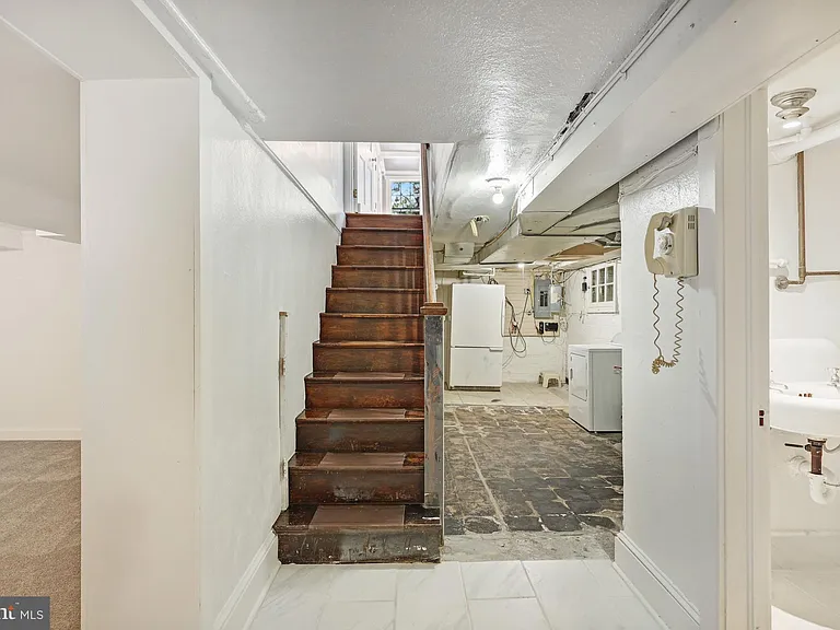 3916 Military Rd — Photo 34
