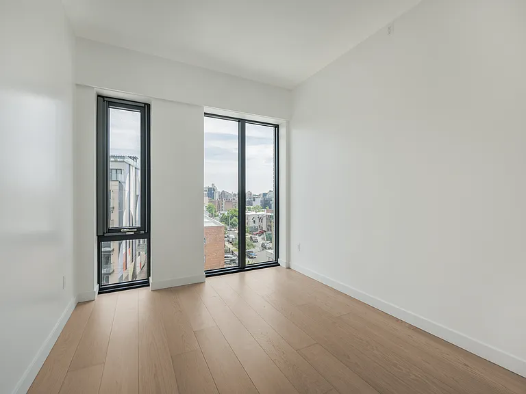 30-05 Vernon Blvd #2H — Photo 4