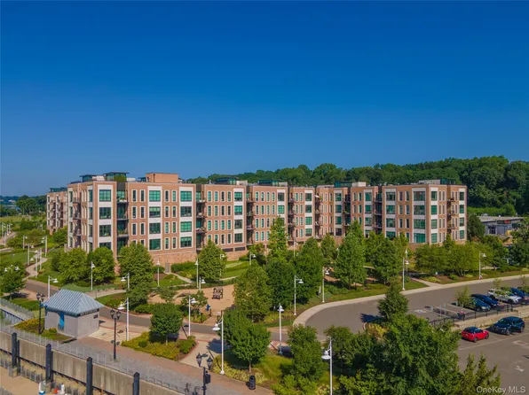 100 Garvies Point Road #1024, Glen Cove, NY 11542