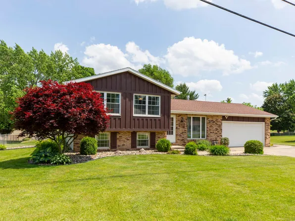 1927 S 17th St, Niles, MI 49120