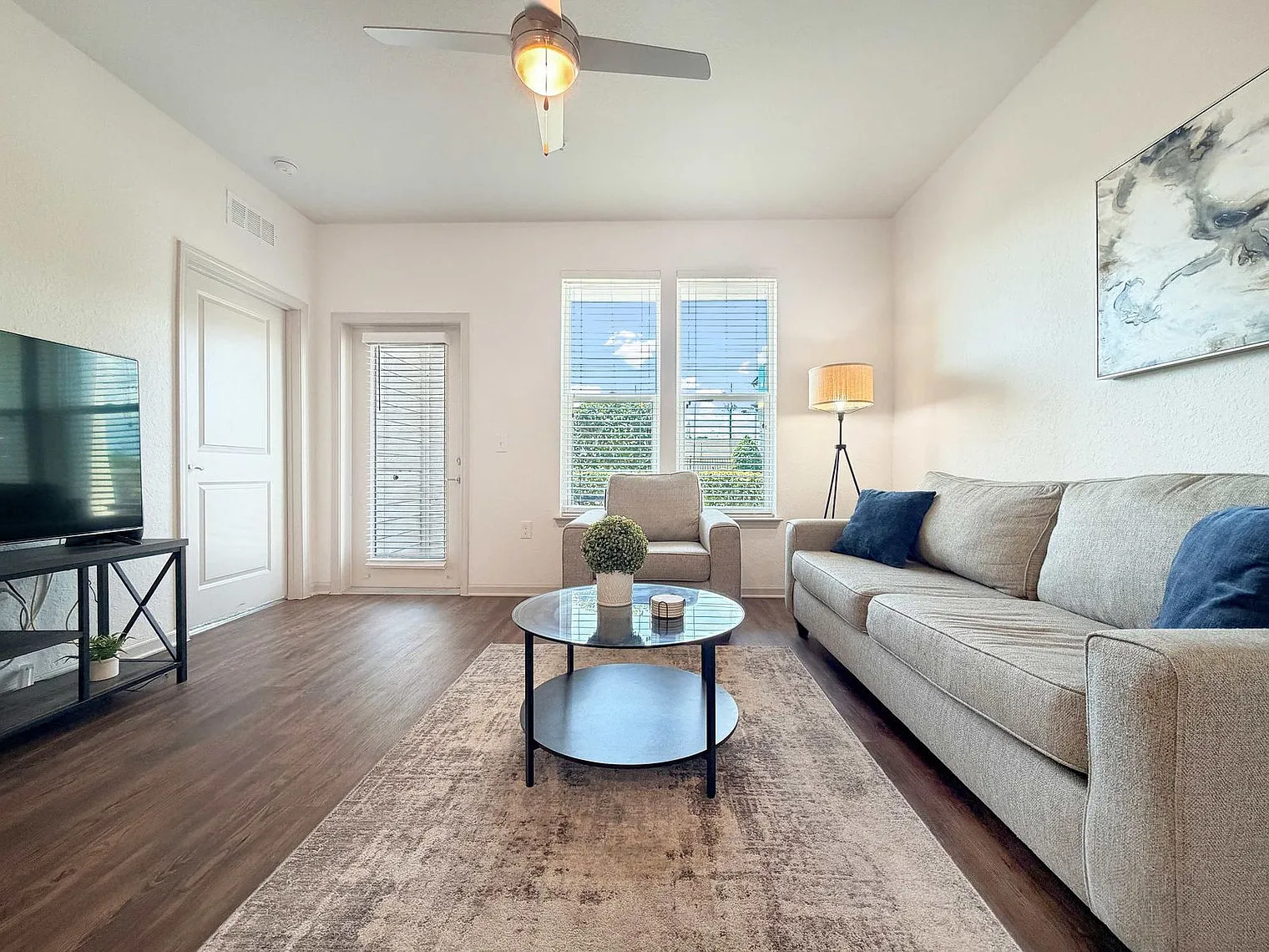 1 bed, 1.0 bath, 796 sqft, $2,475 — Photo 3