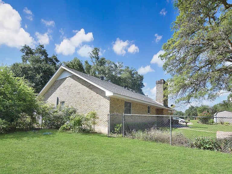 10920 Hartrick Bluff Rd — Photo 22