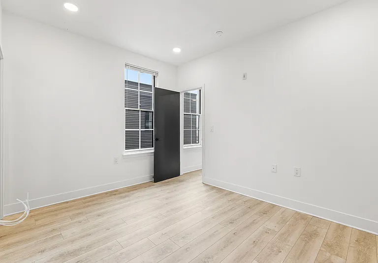 943 Washington Ave #402 — Photo 14