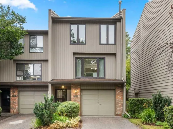 3909 E Point McKay Rd NW, Calgary, AB T3B 4V7