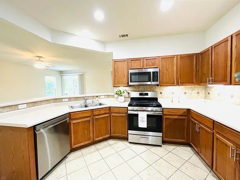 214 Bonham Loop — Photo 3