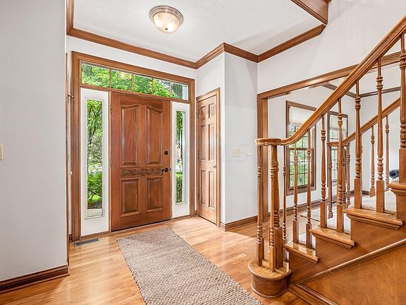 2nd image of 1015 Sunbury Lake Dr