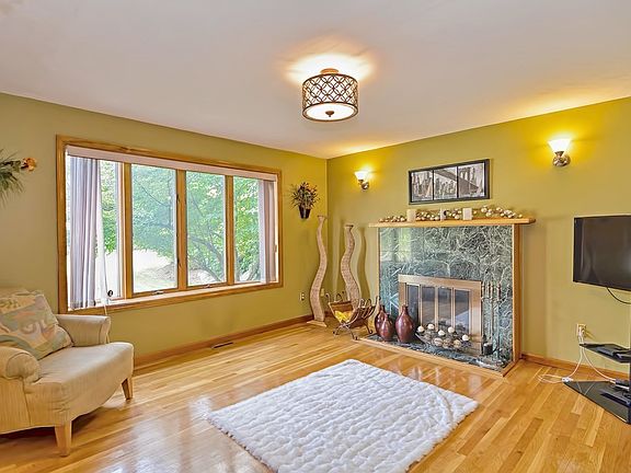 3rd image of 50 Nadine Ln