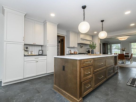 4th image of 15025 Westover ROAD