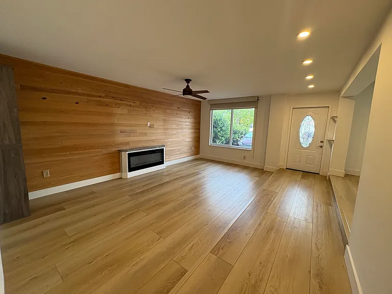 1032 NE 16th Ter — Photo 8