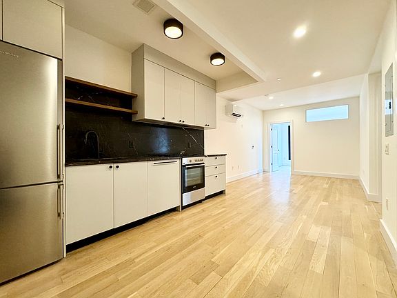 3rd image of 260 Gold St #1106