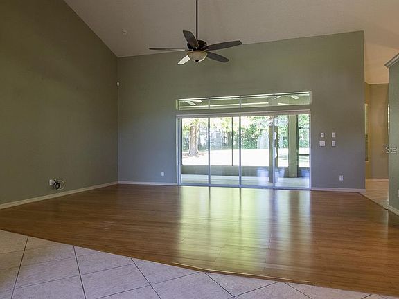 4th image of 611 SE 36th Ln