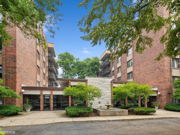 9560 Gross Point Rd APT 201, Skokie, IL 60076