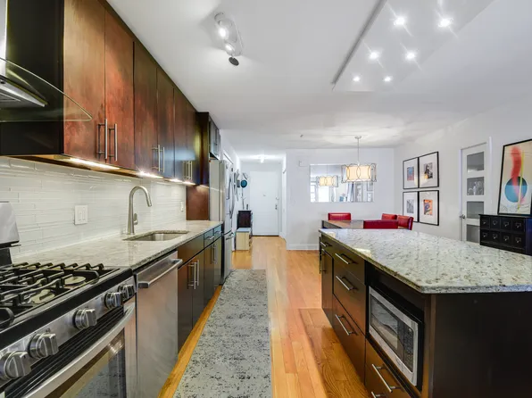 305 East 24th Street 7W image 3 of 12