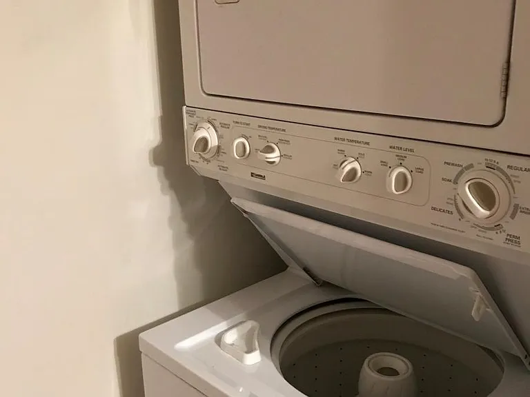 Laundry washer/dryer