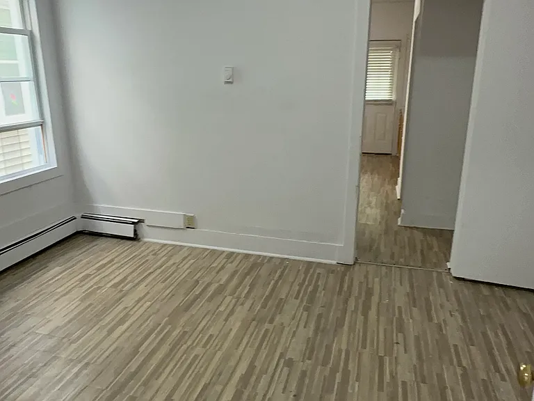 14 Lester St #2L — Photo 8