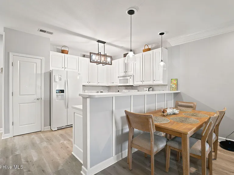 240 Woodlands Way #17 — Photo 9