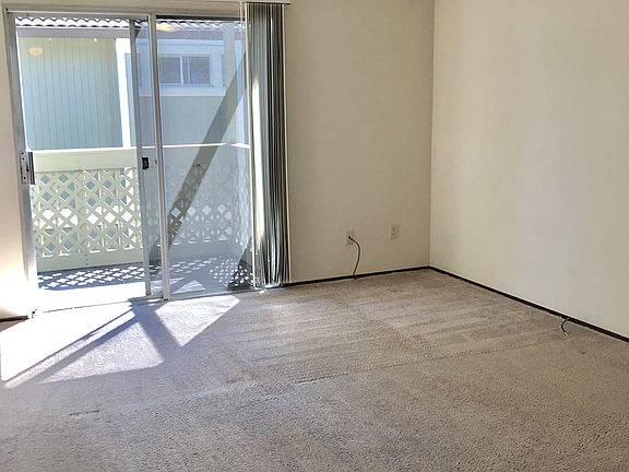 3rd image of 3886 Mulberry Dr #B8
