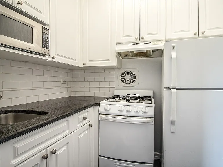 4 Park Ave #12M — Photo 4