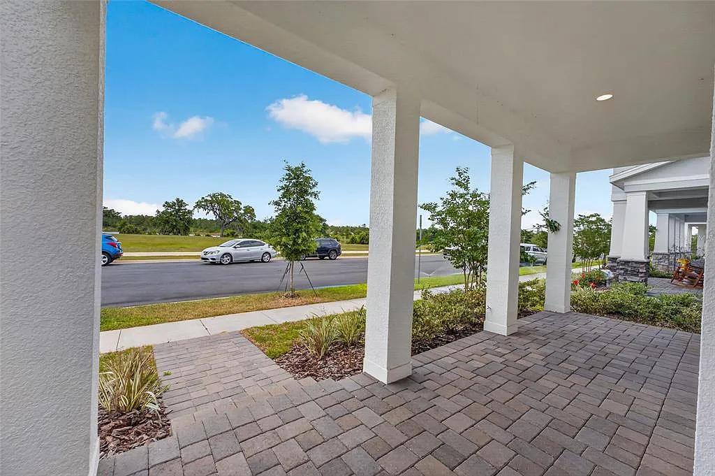 4 bed, 3.5 bath, 2686 sqft, $3,600 — Photo 2