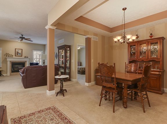 5th image of 55 Crista Ann Ct