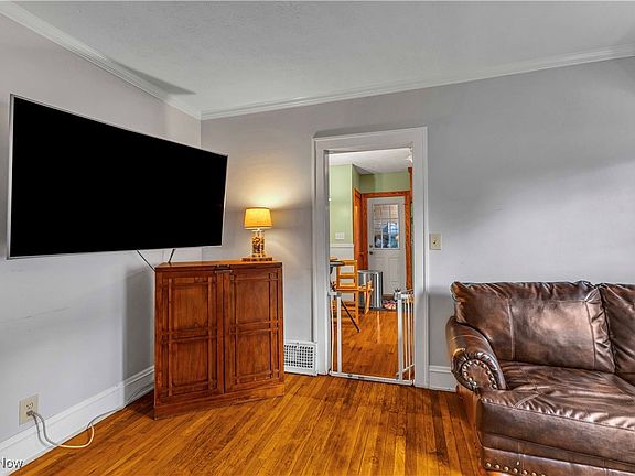 4th image of 21131 Northwood Ave