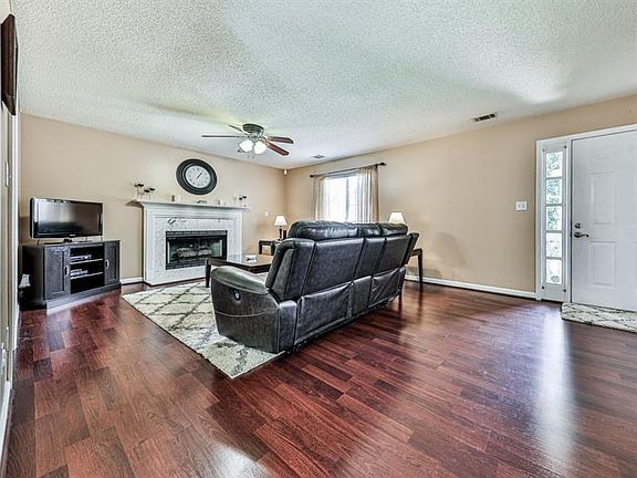 5th image of 4709 Vineyard Ct SE