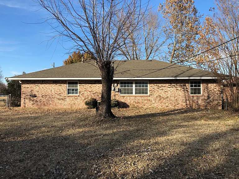 1203 E Pecan St — Photo 20