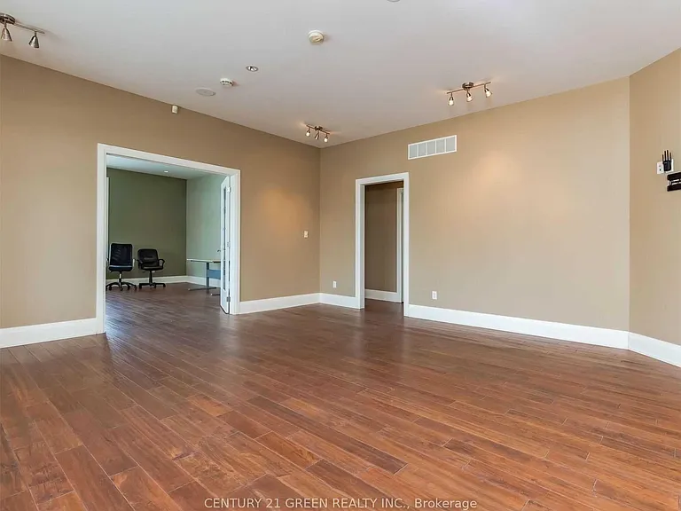 935689 Airport Rd — Photo 27