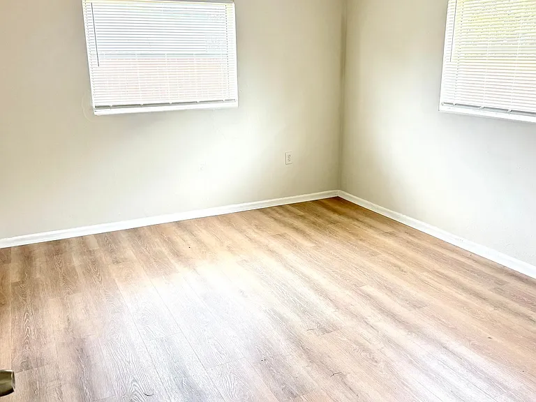 31 S Barbour St — Photo 12