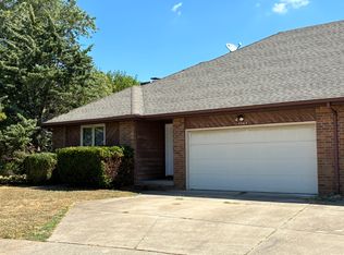 4044 S Parkhill Ct, Springfield, MO 65807