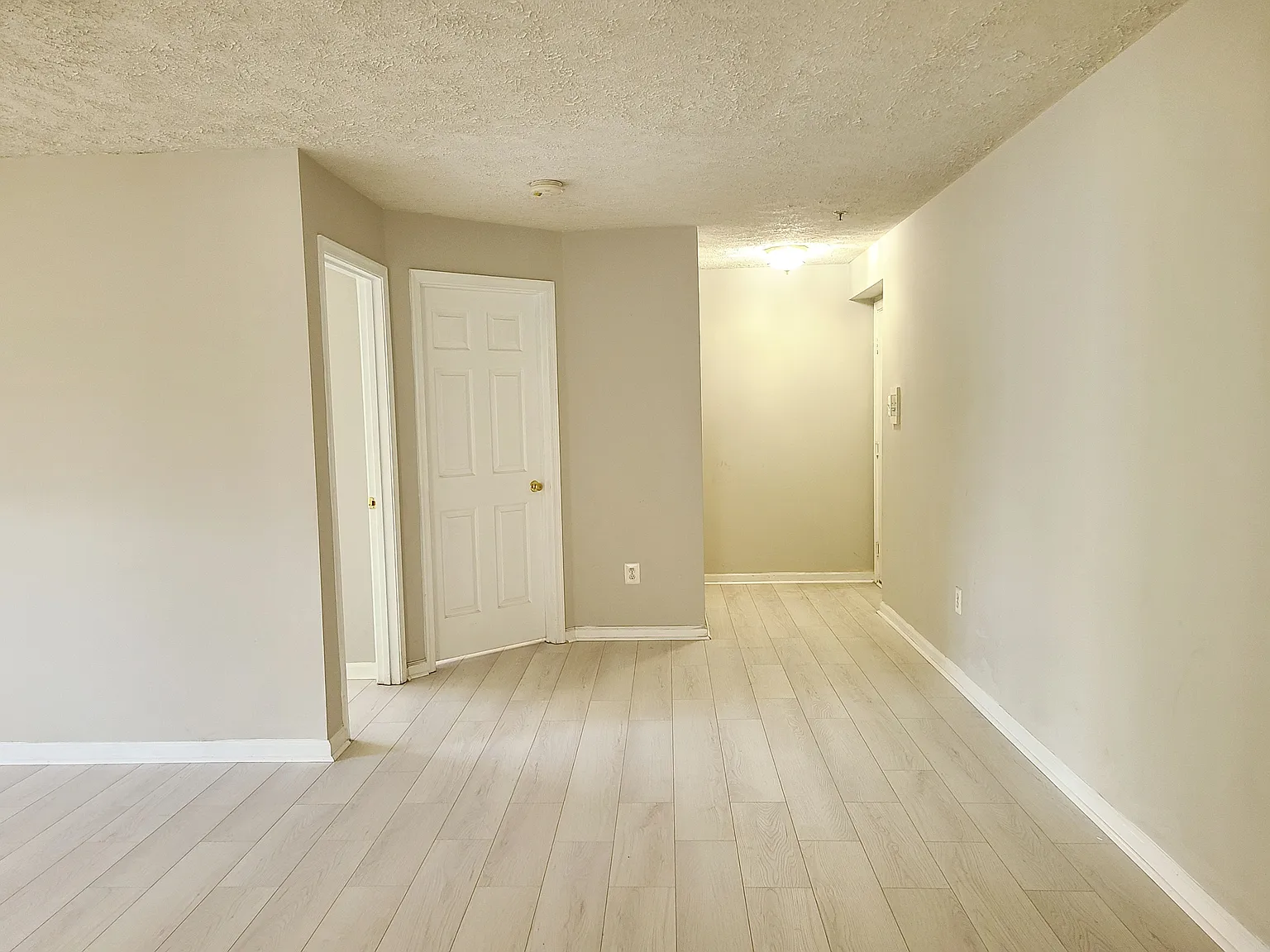 Spacious 2BR/2BA Condo for Rent in Southfield at Whitemarsh — Photo 2