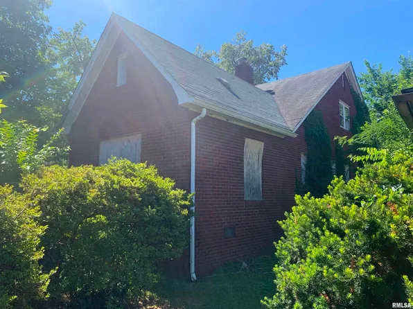 811 W Walnut St, Carbondale, IL 62901