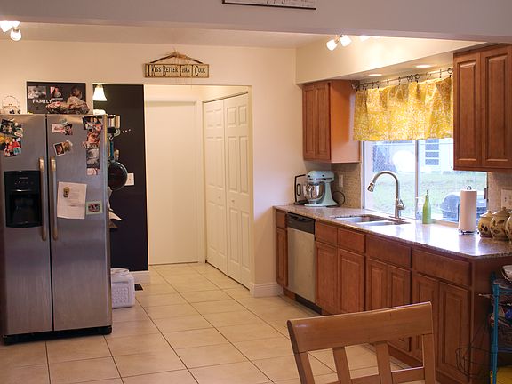 3rd image of 2931 SW Massey Ln