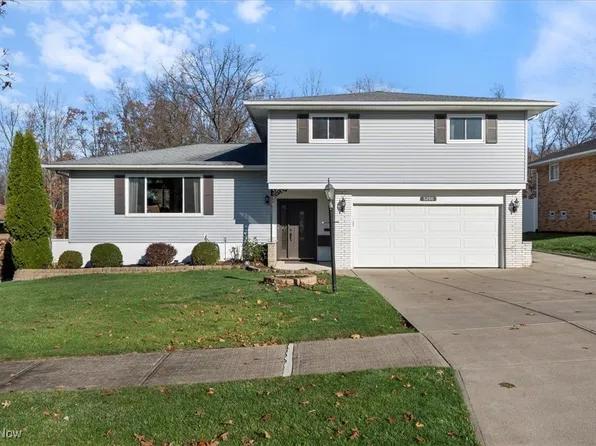5200 Sandy Hook Dr, Parma, OH 44134