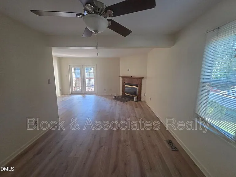 6550 Thetford Ct — Photo 14