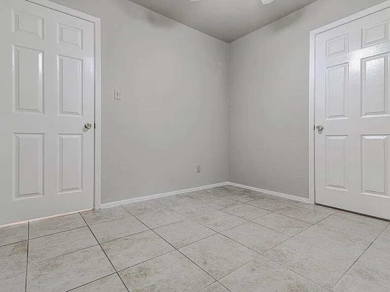 900 Sirocco Dr #B — Photo 13