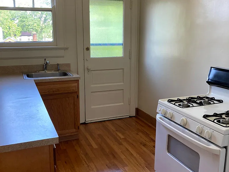 3021 Fairfield Ave #B12 — Photo 9