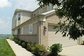 370 Riverbend Dr photo 1